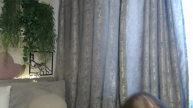 Snapshot of scyrim2 chatting on 03/11/25, 10:07 scyrim2 online show from 03/11/25, 10:07