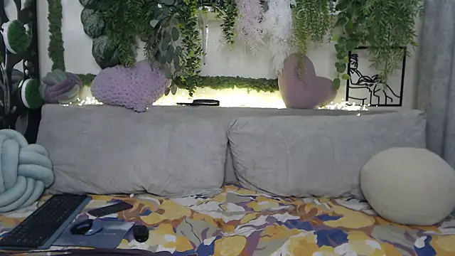 Snapshot of scyrim2 chatting on 03/18/25, 04:15 scyrim2 online show from 03/18/25, 04:15