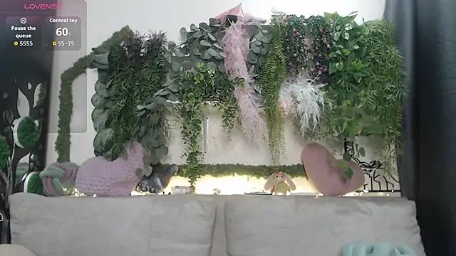 Snapshot of scyrim2 chatting on 11/15/25, 09:06 scyrim2 online show from 11/15/25, 09:06