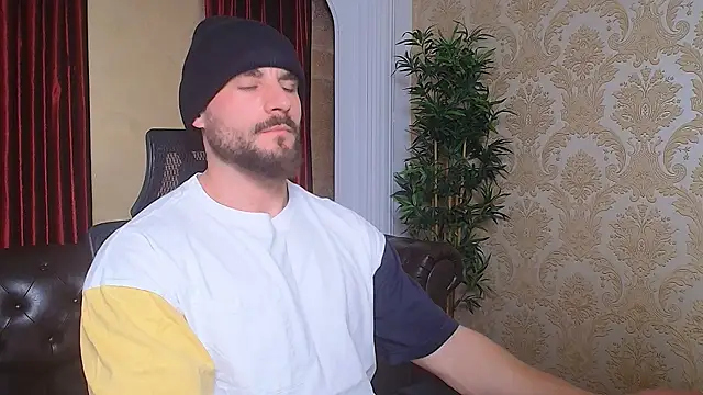 Snapshot of AdamJamesonn chatting on 03/11/25, 12:39 AdamJamesonn online show from 03/11/25, 12:39