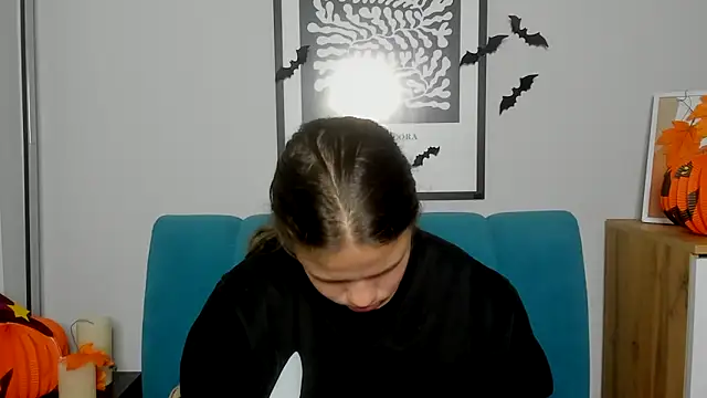 AdeleCruz online show from 11/02/25, 08:06