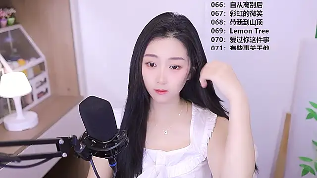 Snapshot of Muzi-sing chatting on 05/18/26, 10:32 Muzi-sing online show from 05/18/26, 10:32