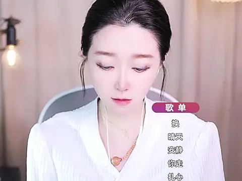 Snapshot of Zoe-99 chatting on 10/16/25, 10:05 Zoe-99 online show from 10/16/25, 10:05