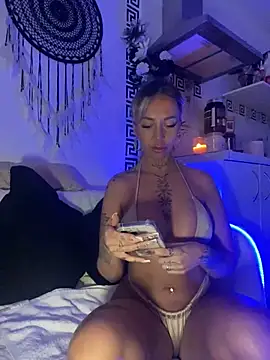 Snapshot of CheekyChels chatting on 03/06/25, 03:35 CheekyChels online show from 03/06/25, 03:35