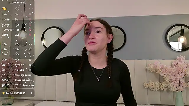 chelsea bolton  online show from 07/02/26, 12:22