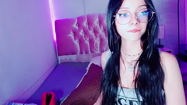 Snapshot of madison_oli chatting on 02/20/25, 06:35 madison oli online show from 02/20/25, 06:35