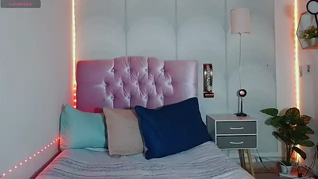 Snapshot of madison_oli chatting on 03/14/25, 12:40 madison oli online show from 03/14/25, 12:40