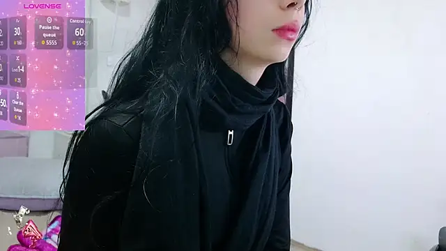 Snapshot of madison_oli chatting on 10/02/25, 03:02 madison oli online show from 10/02/25, 03:02