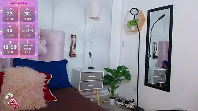 Snapshot of madison_oli chatting on 10/18/25, 04:41 madison oli online show from 10/18/25, 04:41