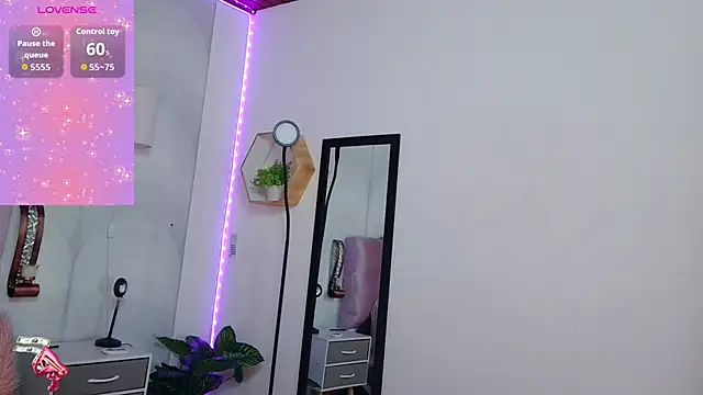 Snapshot of madison_oli chatting on 10/28/25, 11:36 madison oli online show from 10/28/25, 11:36