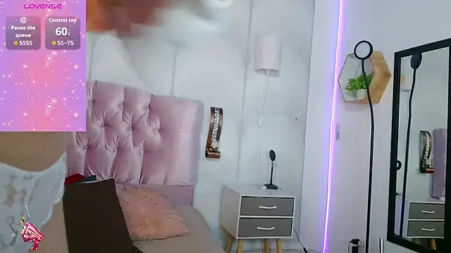 Snapshot of madison_oli chatting on 11/13/25, 11:53 madison oli online show from 11/13/25, 11:53