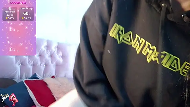 Snapshot of madison_oli chatting on 12/05/25, 04:25 madison oli online show from 12/05/25, 04:25