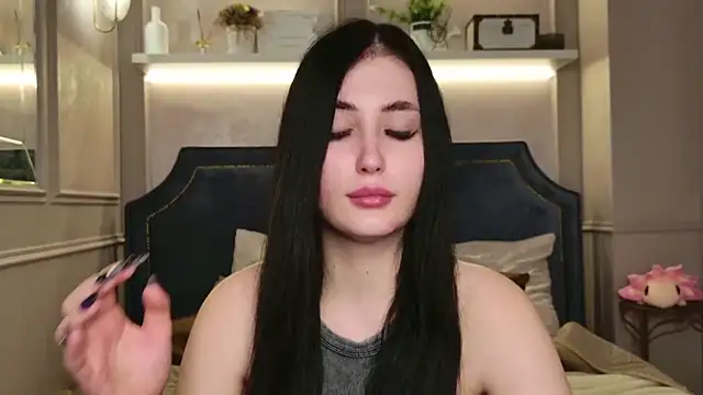 EmmaLawrens online show from 09/18/25, 04:09