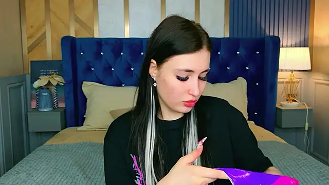 EmmaLawrens online show from 04/16/26, 10:49