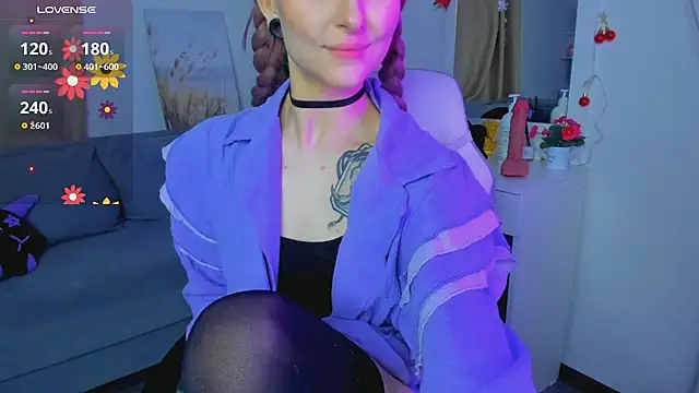 Snapshot of Emily__Mooree chatting on 01/16/25, 07:17 Emily Mooree online show from 01/16/25, 07:17