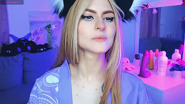 Snapshot of Emily__Mooree chatting on 02/08/25, 07:15 Emily Mooree online show from 02/08/25, 07:15