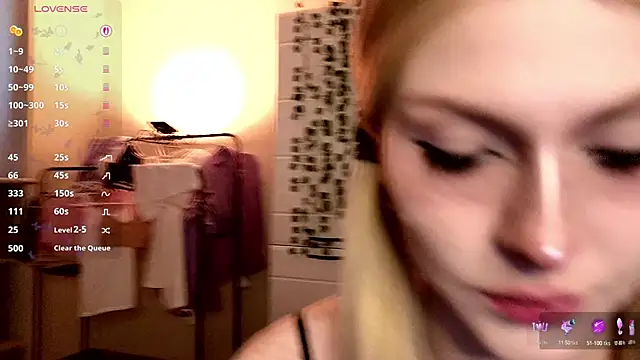 Snapshot of Emily__Mooree chatting on 10/10/25, 08:13 Emily Mooree online show from 10/10/25, 08:13
