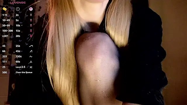 Snapshot of Emily__Mooree chatting on 10/11/25, 07:40 Emily Mooree online show from 10/11/25, 07:40