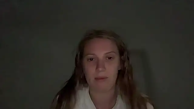 Snapshot of Ella-82 chatting on 07/06/26, 07:27 Ella-82 online show from 07/06/26, 07:27
