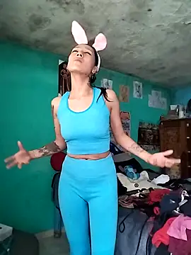 Snapshot of Cleo_Hott chatting on 10/23/25, 07:12 Cleo Hott online show from 10/23/25, 07:12