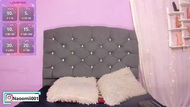 Snapshot of naomii_0 chatting on 12/15/25, 01:04 naomii 0 online show from 12/15/25, 01:04