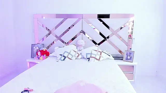 trissha xk1 online show from 04/21/26, 01:17