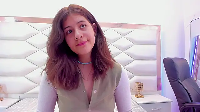 Snapshot of MiaQueen021 chatting on 02/04/25, 03:36 MiaQueen021 online show from 02/04/25, 03:36