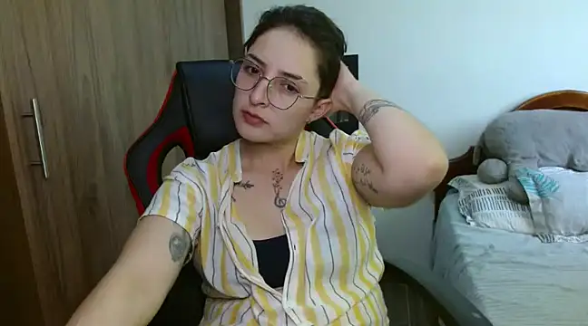 Snapshot of alex_parker07 chatting on 01/11/25, 08:54 alex parker07 online show from 01/11/25, 08:54