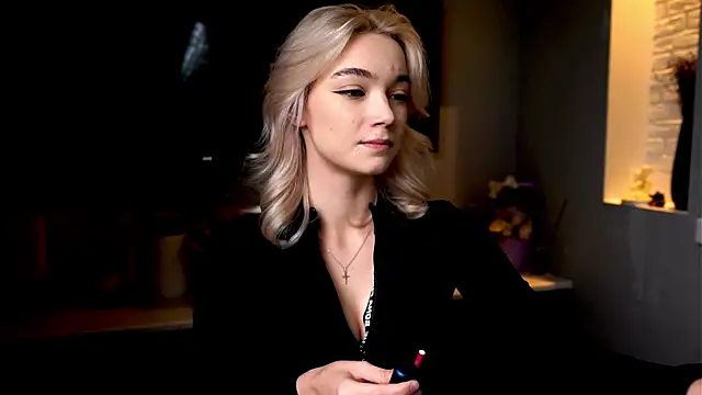 ileanacampbe online show from 01/28/25, 05:00