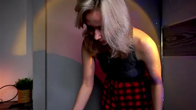 ileanacampbe online show from 03/12/25, 05:02