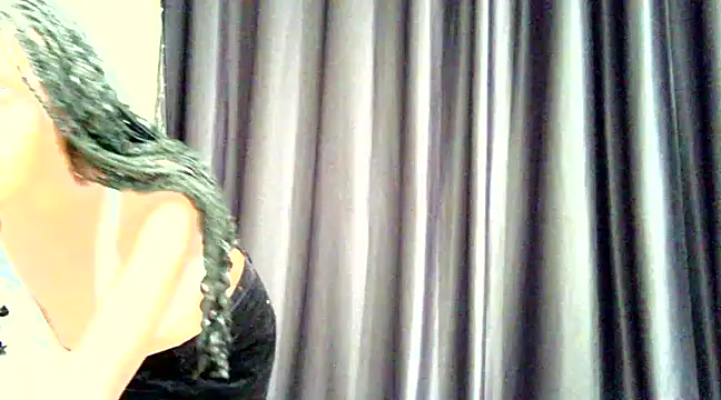 Snapshot of Slendernana chatting on 01/11/25, 02:47 Slendernana online show from 01/11/25, 02:47