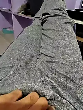 Snapshot of braveman999 chatting on 01/08/25, 04:11 braveman999 online show from 01/08/25, 04:11