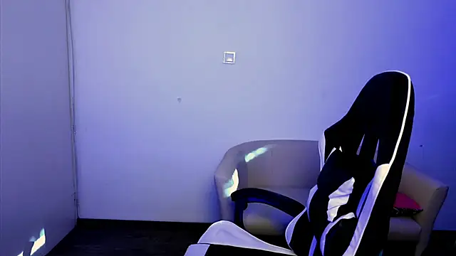 Snapshot of ShyHotNerd chatting on 11/07/25, 08:25 ShyHotNerd online show from 11/07/25, 08:25