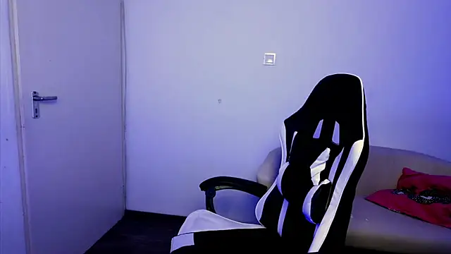 Snapshot of ShyHotNerd chatting on 11/10/25, 01:15 ShyHotNerd online show from 11/10/25, 01:15