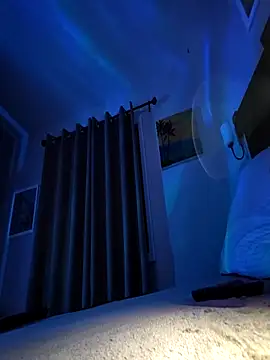 Snapshot of Rzemtsefg chatting on 11/15/25, 10:56 Rzemtsefg online show from 11/15/25, 10:56