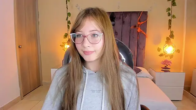 Dahlia Rousse online show from 10/15/25, 11:38