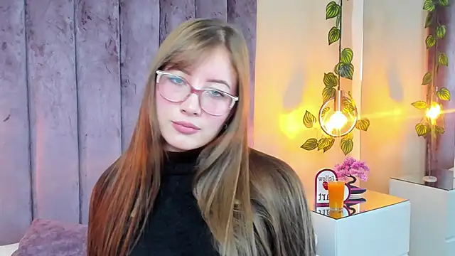 Dahlia Rousse online show from 12/17/25, 05:02