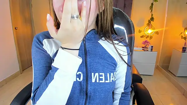 Dahlia Rousse online show from 12/21/25, 06:15