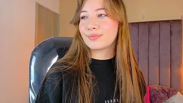 Dahlia Rousse online show from 04/23/26, 11:18