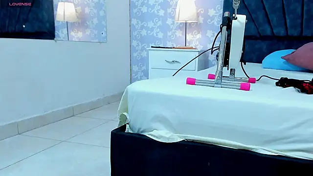 SalomeSimonz online show from 11/13/25, 07:24