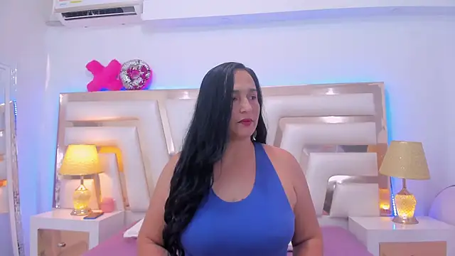 LucineArias online show from 01/09/25, 07:40