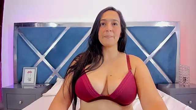 LucineArias online show from 10/21/25, 07:58