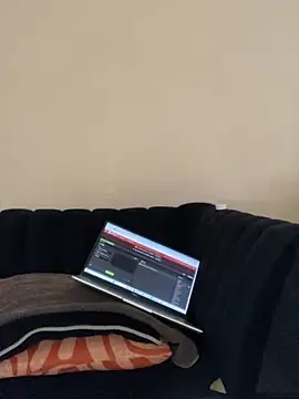 Snapshot of Barbie_Teddy chatting on 10/20/25, 08:04 Barbie Teddy online show from 10/20/25, 08:04