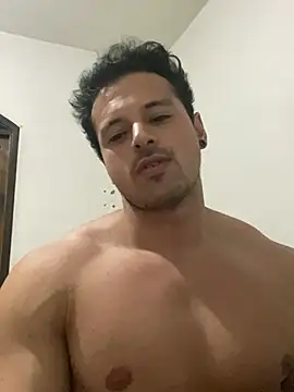Snapshot of Lucasfit24 chatting on 01/24/25, 01:03 Lucasfit24 online show from 01/24/25, 01:03