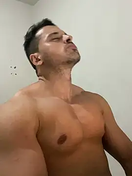 Snapshot of Lucasfit24 chatting on 02/20/25, 11:54 Lucasfit24 online show from 02/20/25, 11:54
