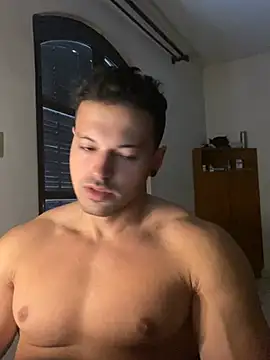 Snapshot of Lucasfit24 chatting on 03/05/25, 11:28 Lucasfit24 online show from 03/05/25, 11:28