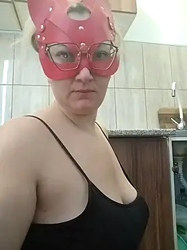 Snapshot of blondaf chatting on 12/05/25, 06:11 blondaf online show from 12/05/25, 06:11