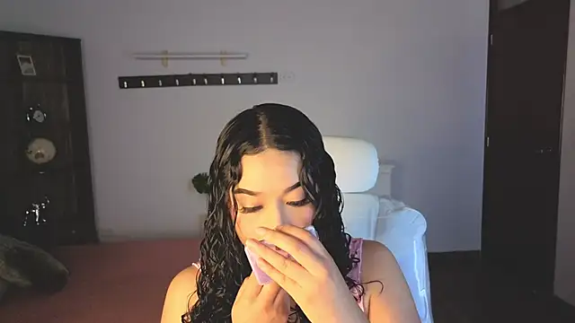 Renaxi Smith online show from 04/23/26, 07:38