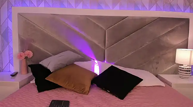 Sara  collins   online show from 02/04/25, 04:50