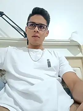 Snapshot of HornyTiger744 chatting on 12/19/25, 09:55 HornyTiger744 online show from 12/19/25, 09:55